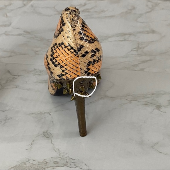 RACHEL Roy Miyang Snakeskin Leather Embellished Spiked Toe Stiletto Heeled Pumps - Picture 14 of 15